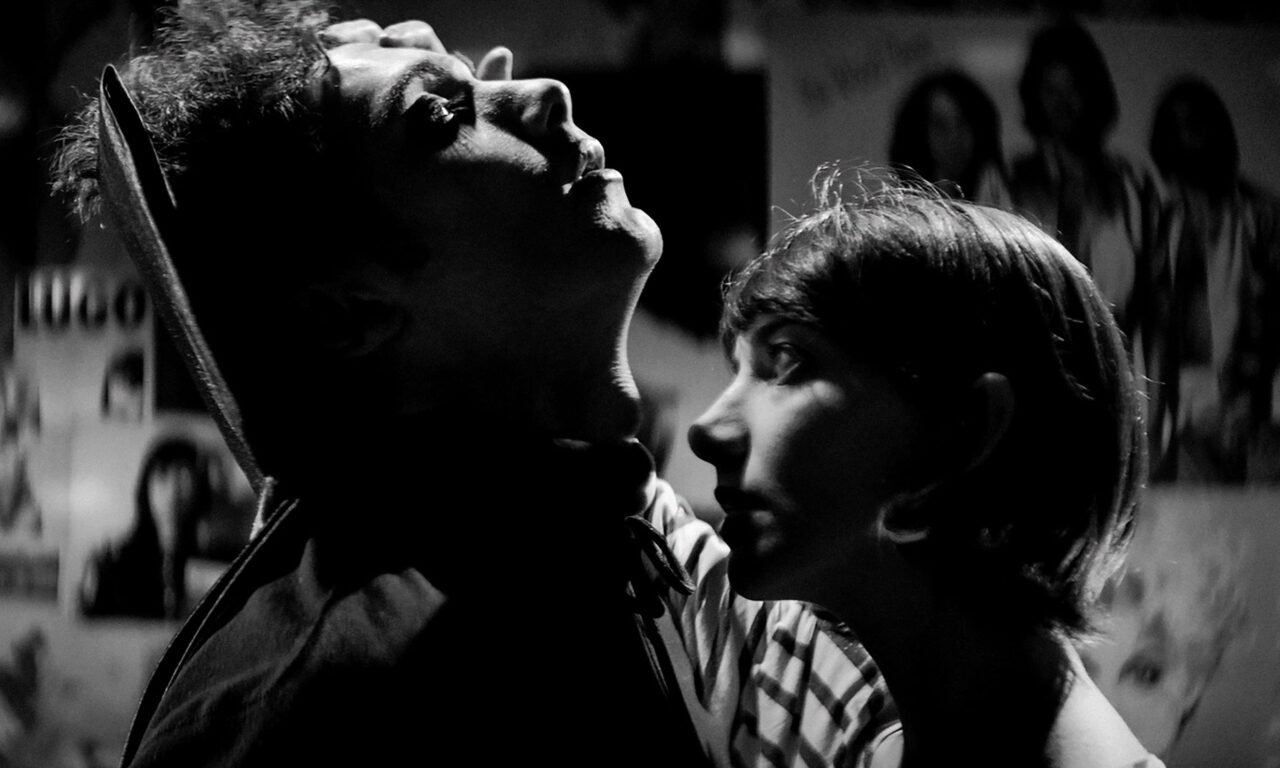 Xem phim Phim Cô Gái Về Nhà Một Mình Ban Đêm  - A Girl Walks Home Alone at Night (2014)