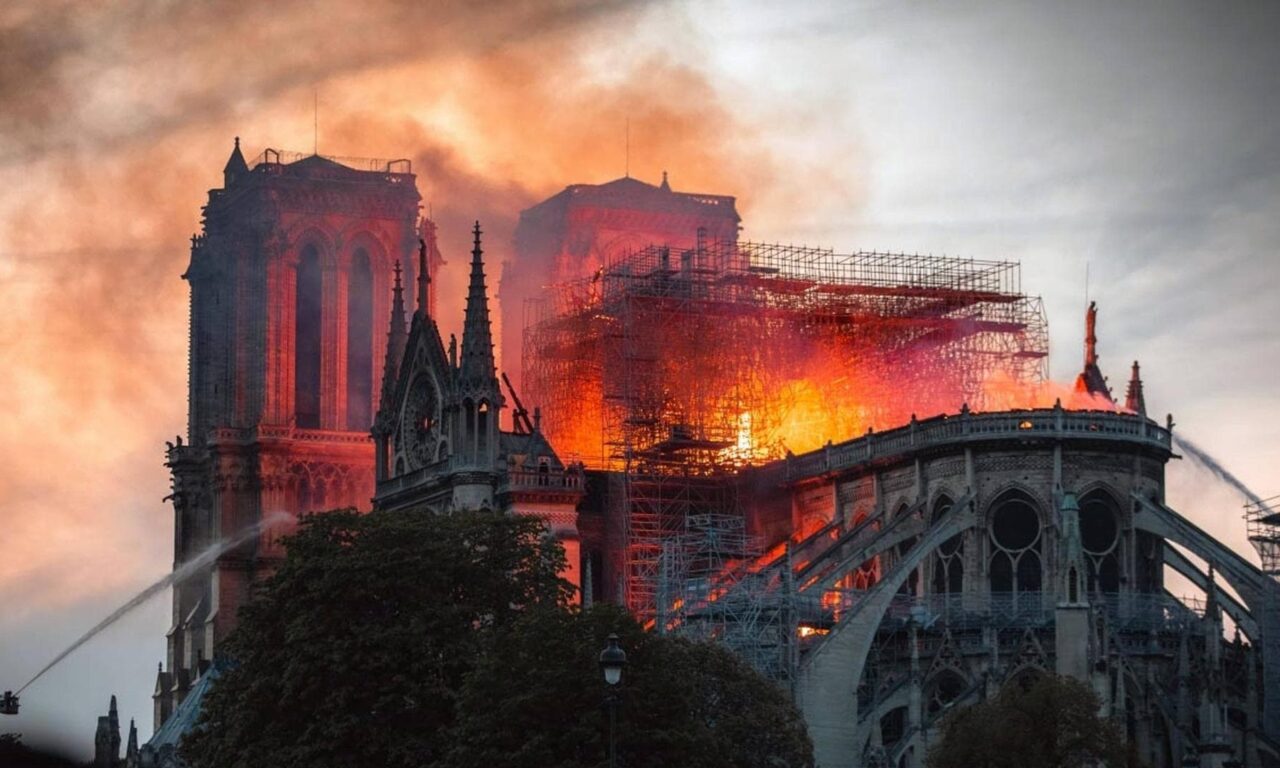 Xem phim Notre Dame on Fire  - Notre Dame on Fire (2022)