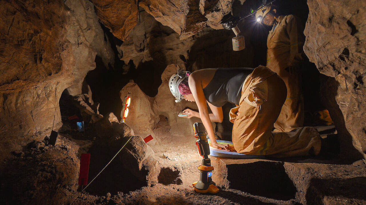 Xem phim Ẩn Số Trái Đất Hang Hài Cốt  - Unknown Cave Of Bones (2023)