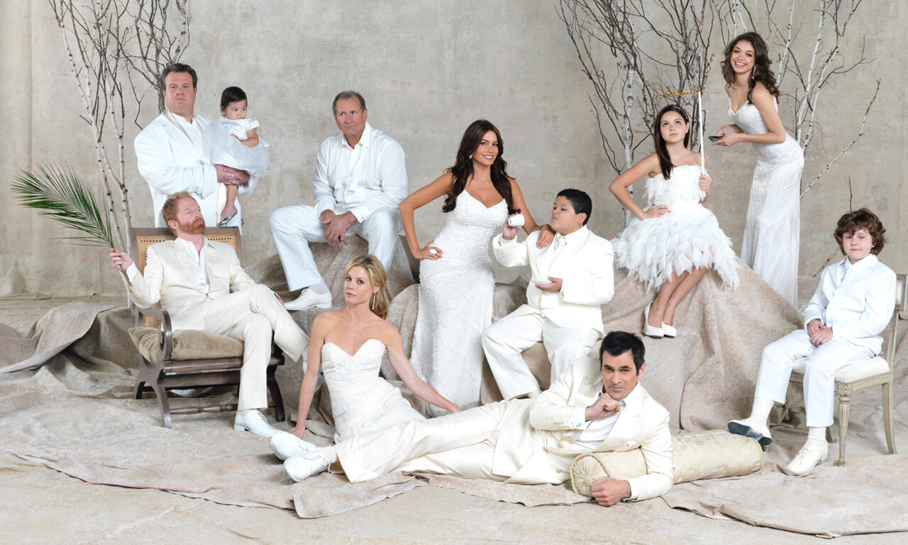 Xem phim Gia Đình Hiện Đại ( 2)  - Modern Family (Season 2) (2010)